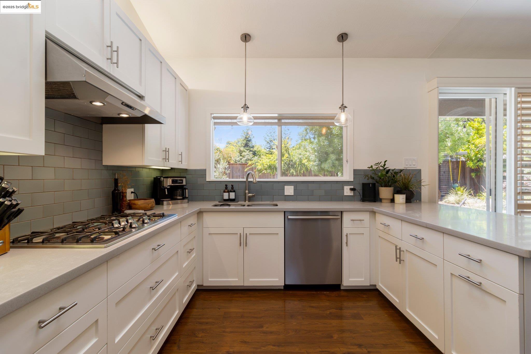 Detail Gallery Image 12 of 48 For 2041 Hidden Valley Dr, Santa Rosa,  CA 95404 - 3 Beds | 2 Baths