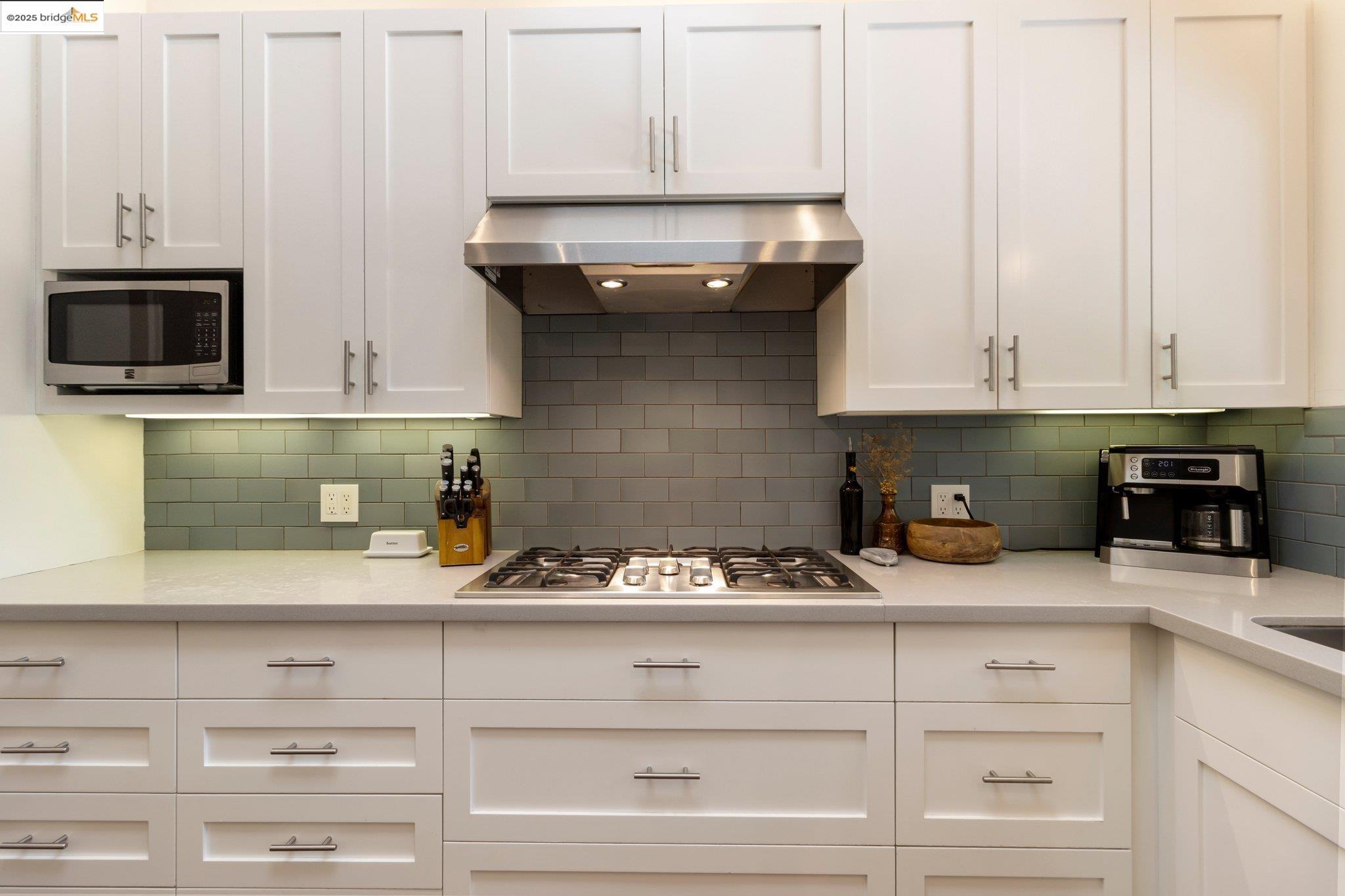 Detail Gallery Image 13 of 48 For 2041 Hidden Valley Dr, Santa Rosa,  CA 95404 - 3 Beds | 2 Baths