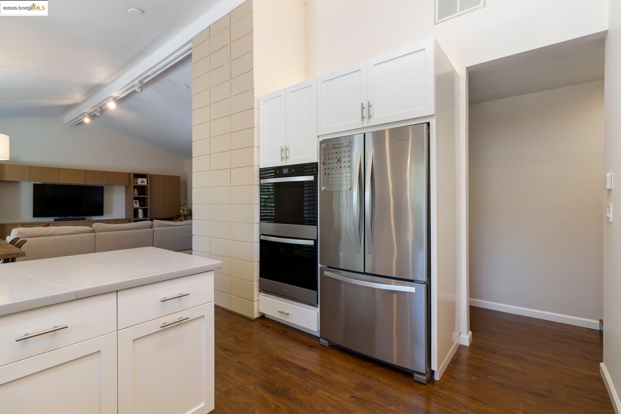 Detail Gallery Image 14 of 48 For 2041 Hidden Valley Dr, Santa Rosa,  CA 95404 - 3 Beds | 2 Baths