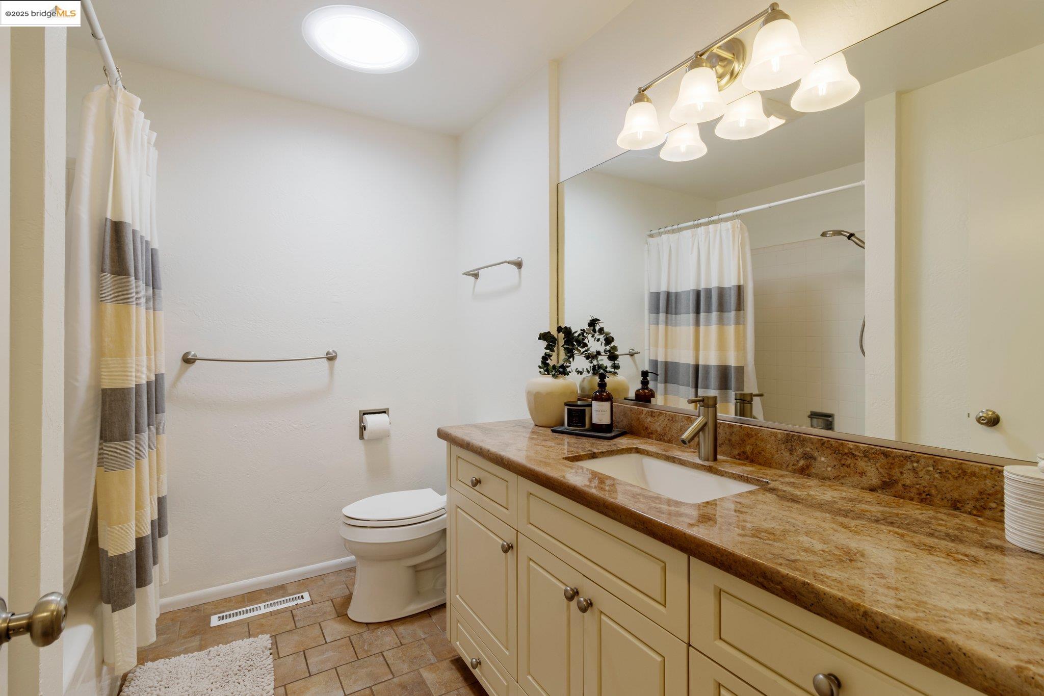 Detail Gallery Image 27 of 48 For 2041 Hidden Valley Dr, Santa Rosa,  CA 95404 - 3 Beds | 2 Baths