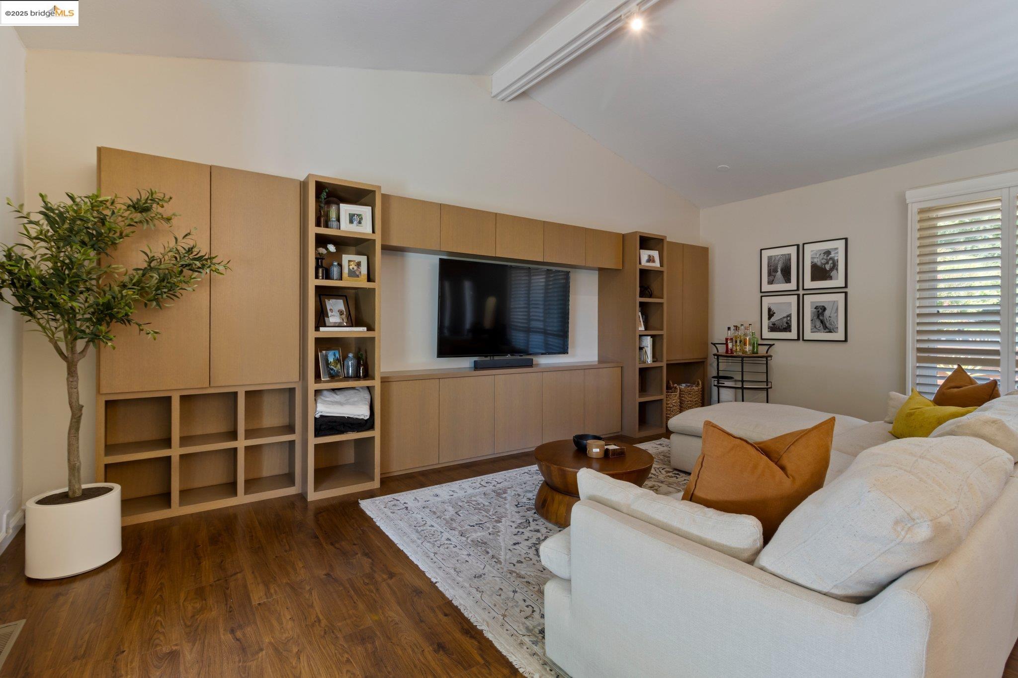 Detail Gallery Image 5 of 48 For 2041 Hidden Valley Dr, Santa Rosa,  CA 95404 - 3 Beds | 2 Baths