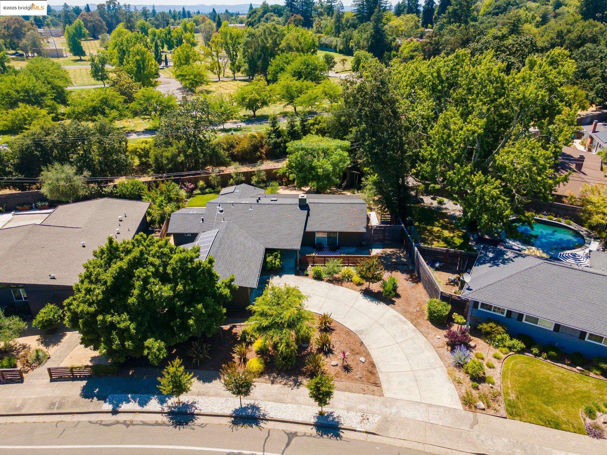 Detail Gallery Image 43 of 48 For 2041 Hidden Valley Dr, Santa Rosa,  CA 95404 - 3 Beds | 2 Baths