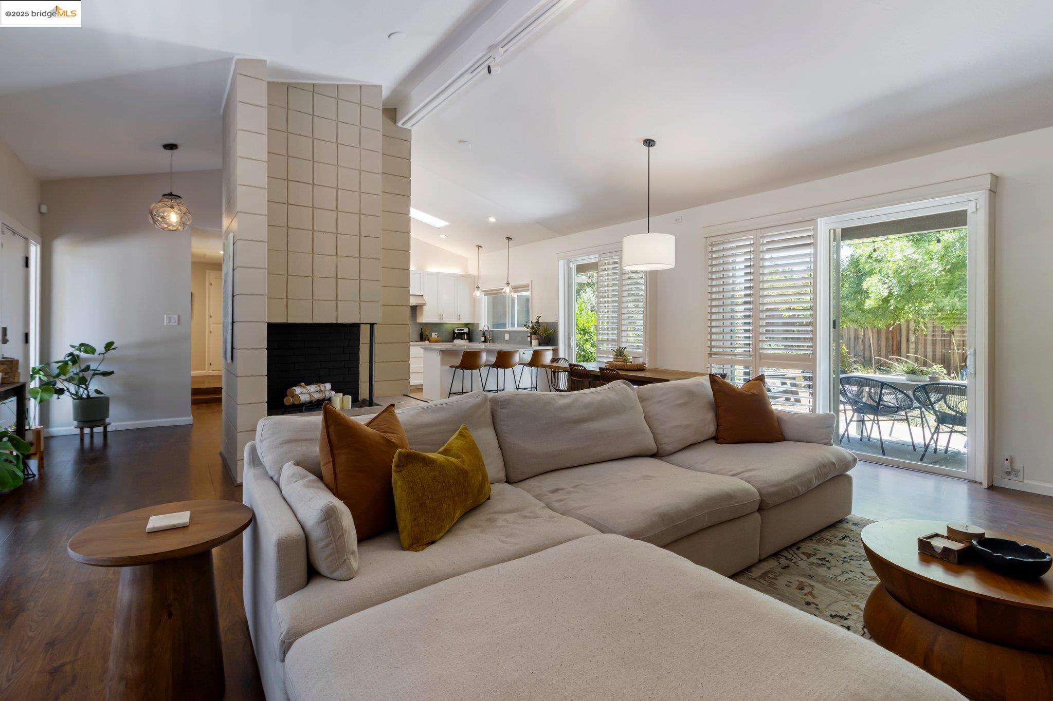 Detail Gallery Image 7 of 48 For 2041 Hidden Valley Dr, Santa Rosa,  CA 95404 - 3 Beds | 2 Baths