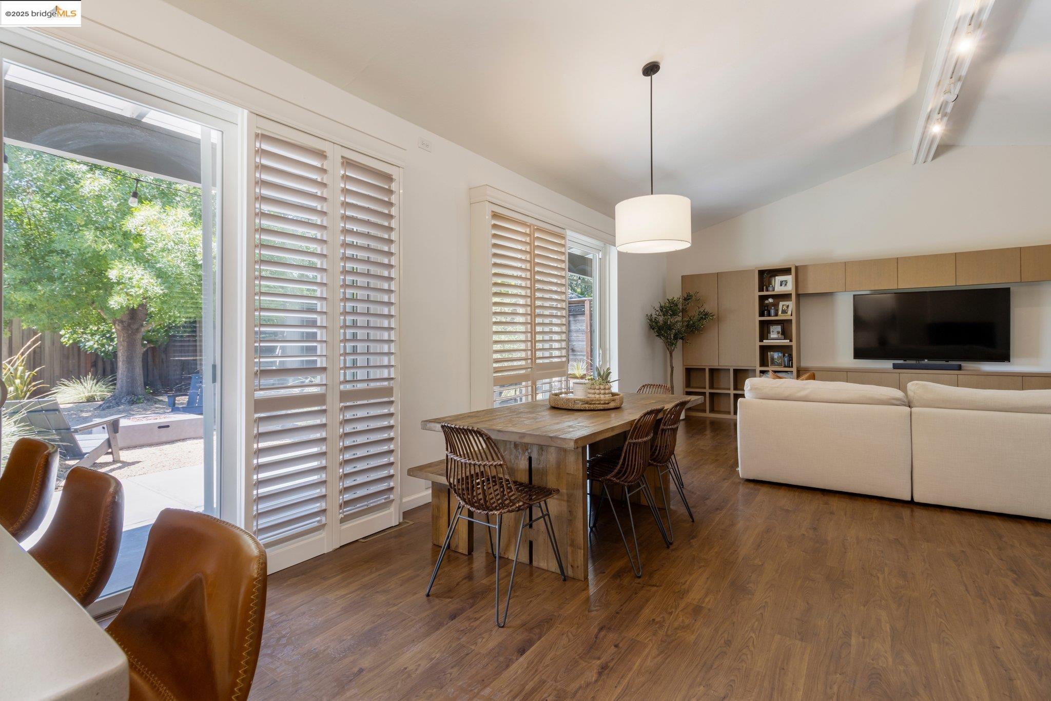 Detail Gallery Image 9 of 48 For 2041 Hidden Valley Dr, Santa Rosa,  CA 95404 - 3 Beds | 2 Baths