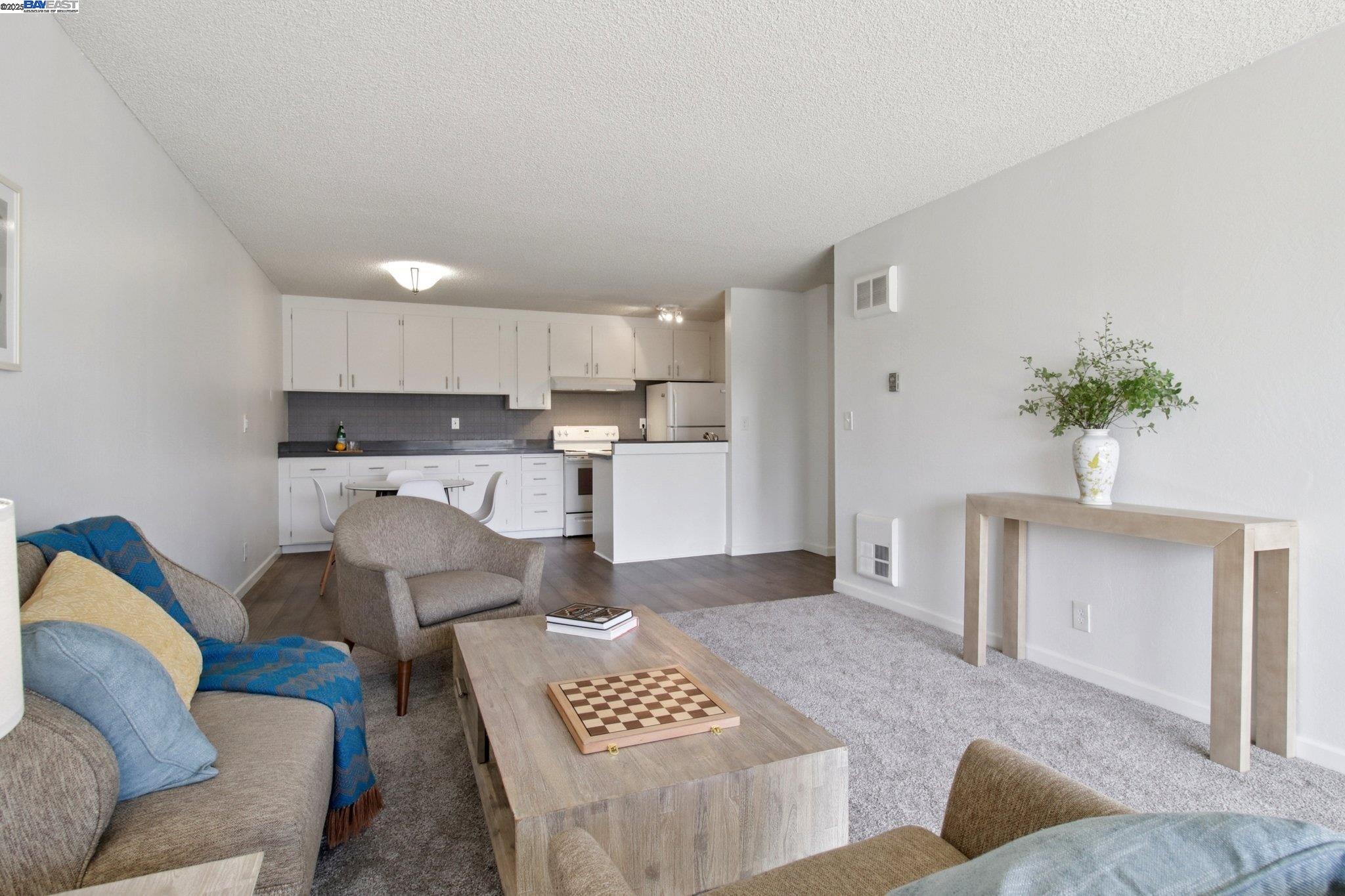 Photo #5: 41102070 Listing: Photo #5