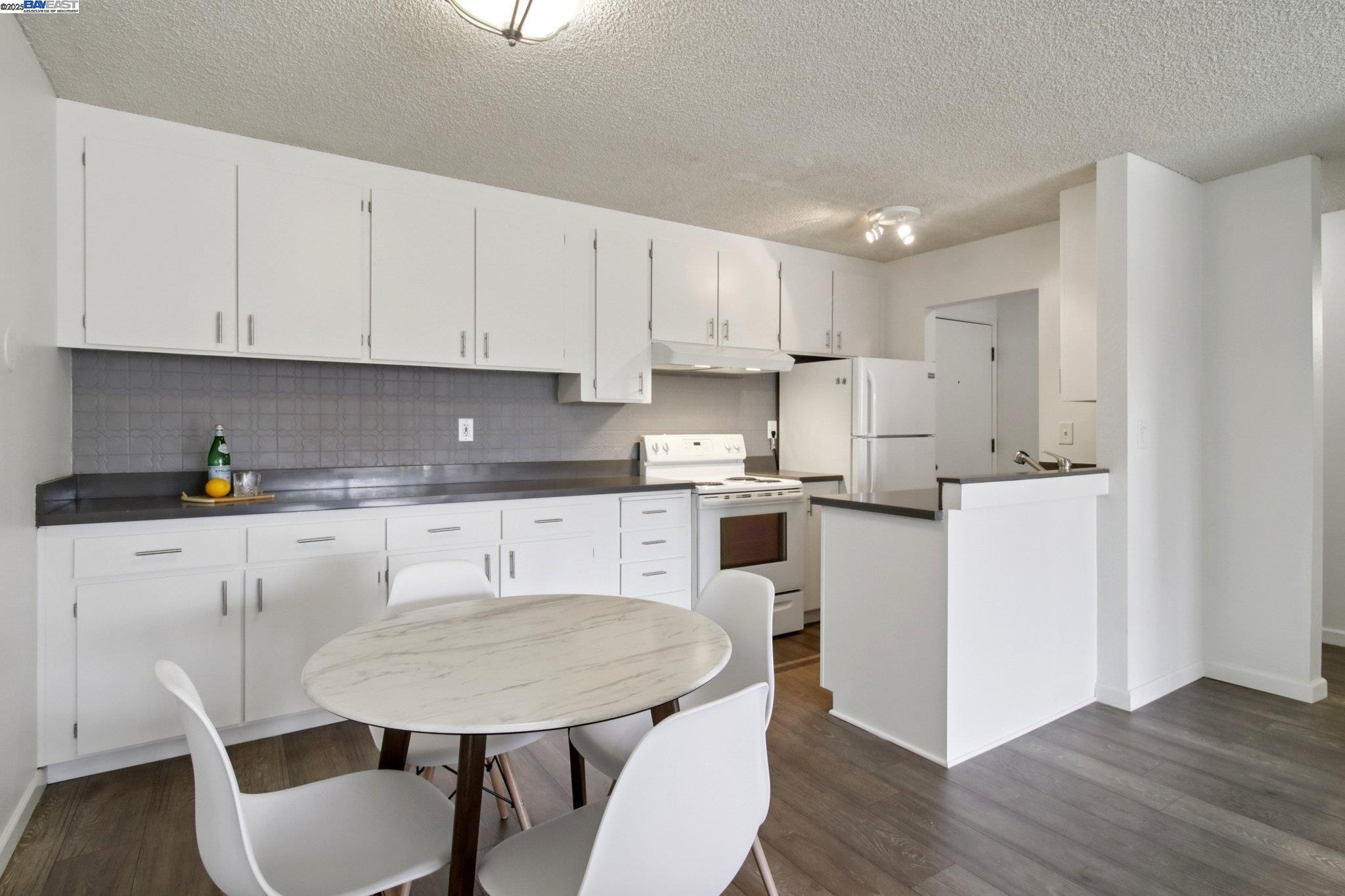 Photo #6: 41102070 Listing: Photo #6