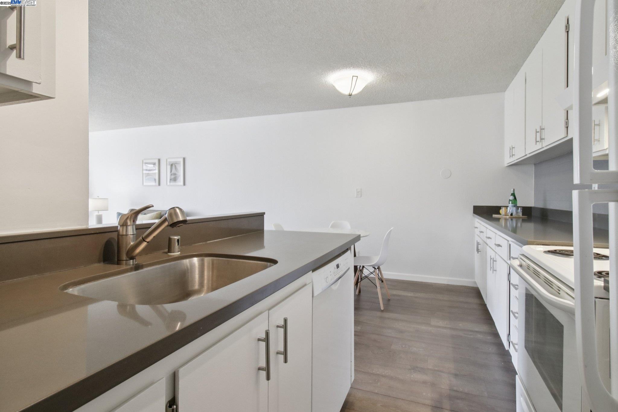 Photo #8: 41102070 Listing: Photo #8