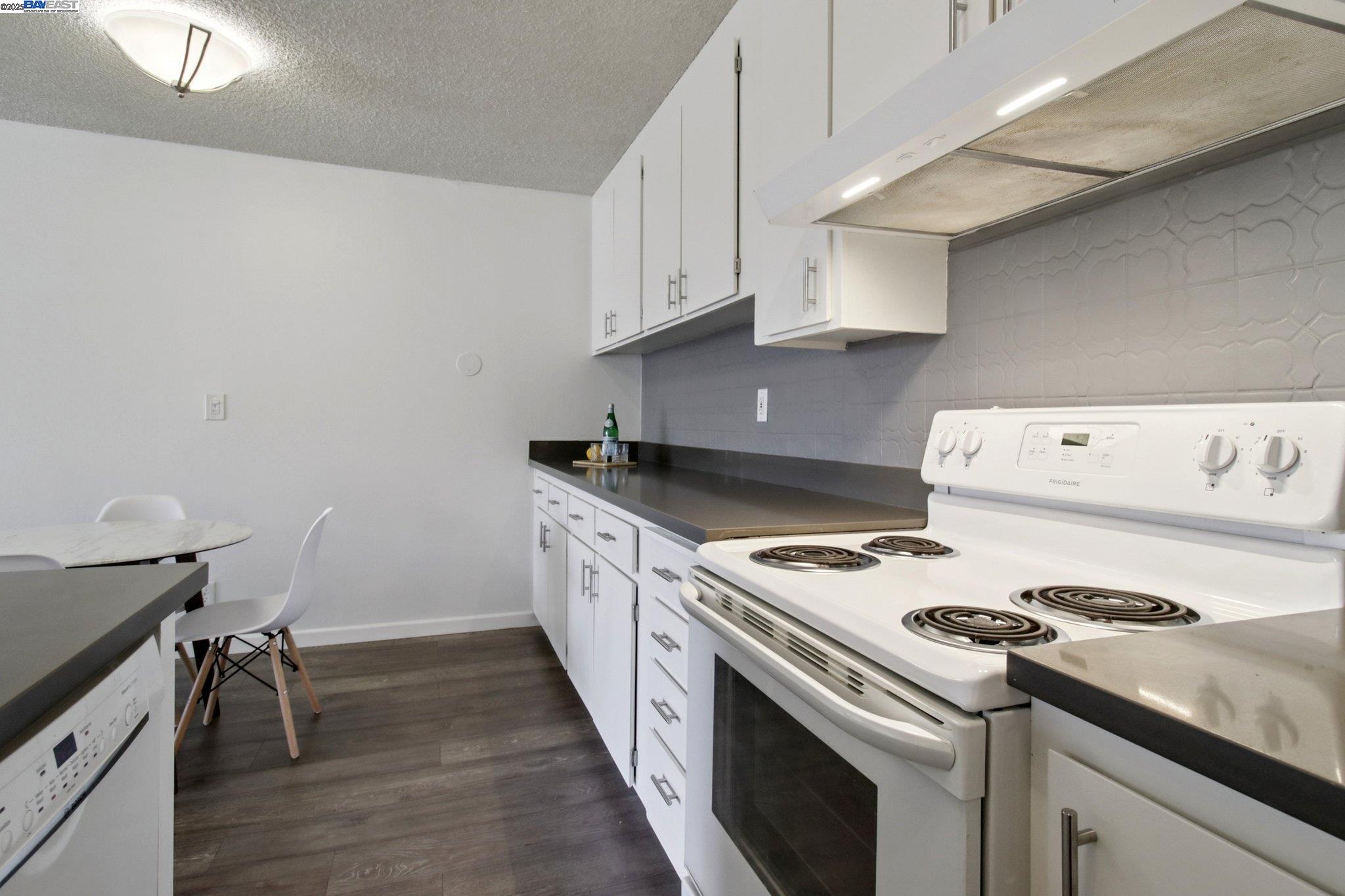 Photo #9: 41102070 Listing: Photo #9