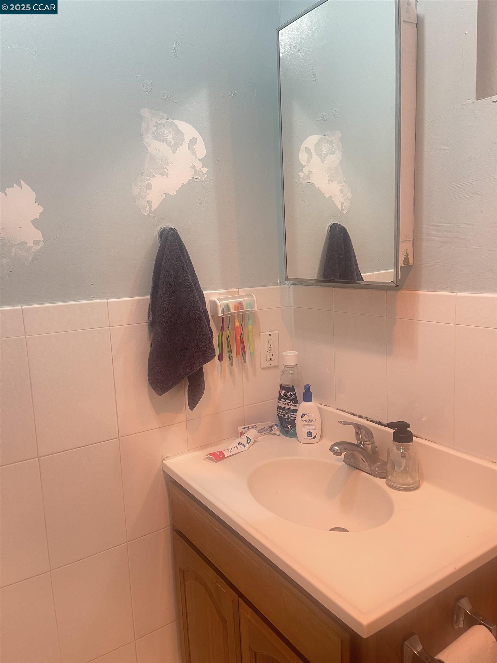 Detail Gallery Image 6 of 7 For 143 20th St, Richmond,  CA 94801 - – Beds | – Baths