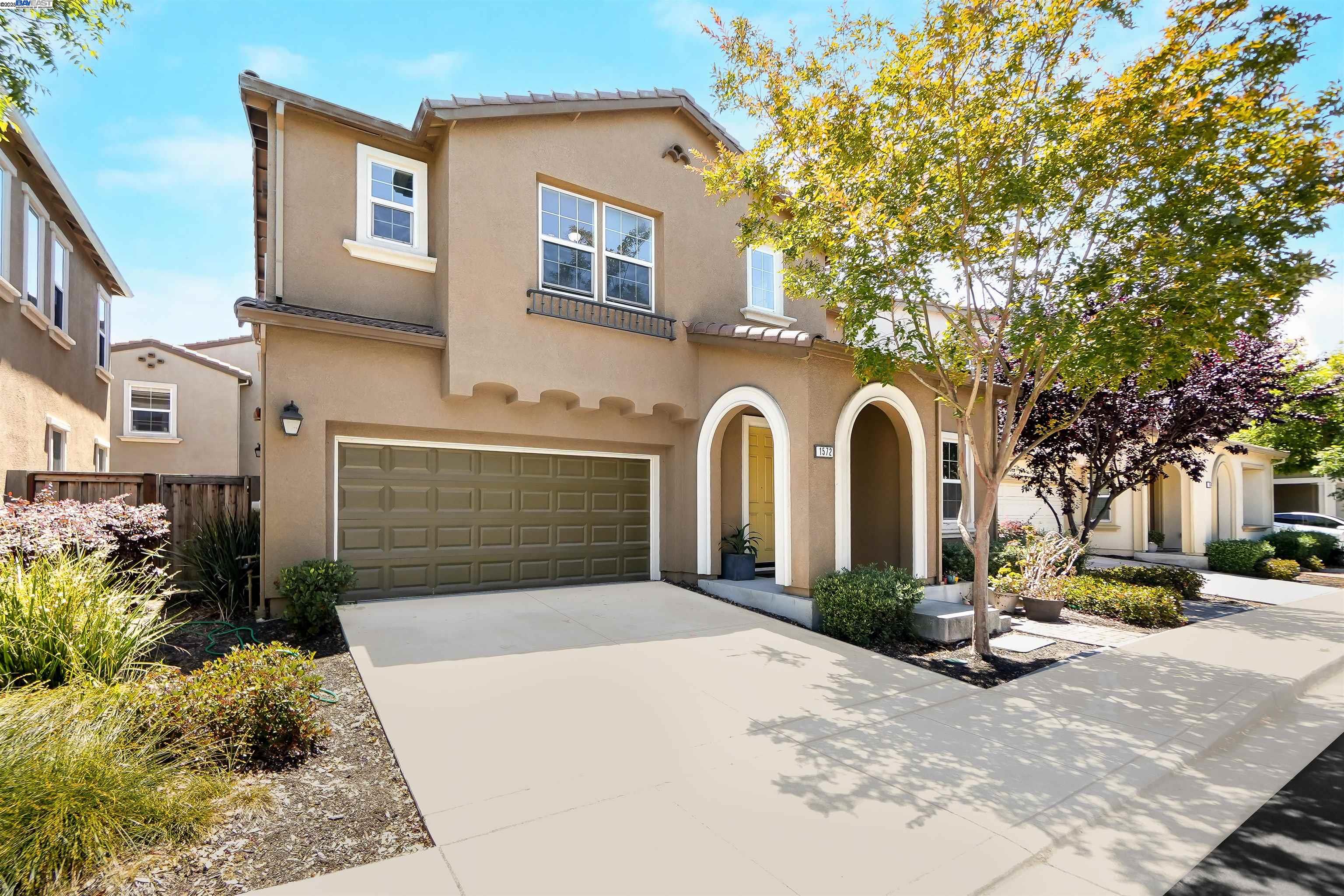 Detail Gallery Image 1 of 1 For 1572 Glenn St, Hayward,  CA 94545 - 4 Beds | 3 Baths