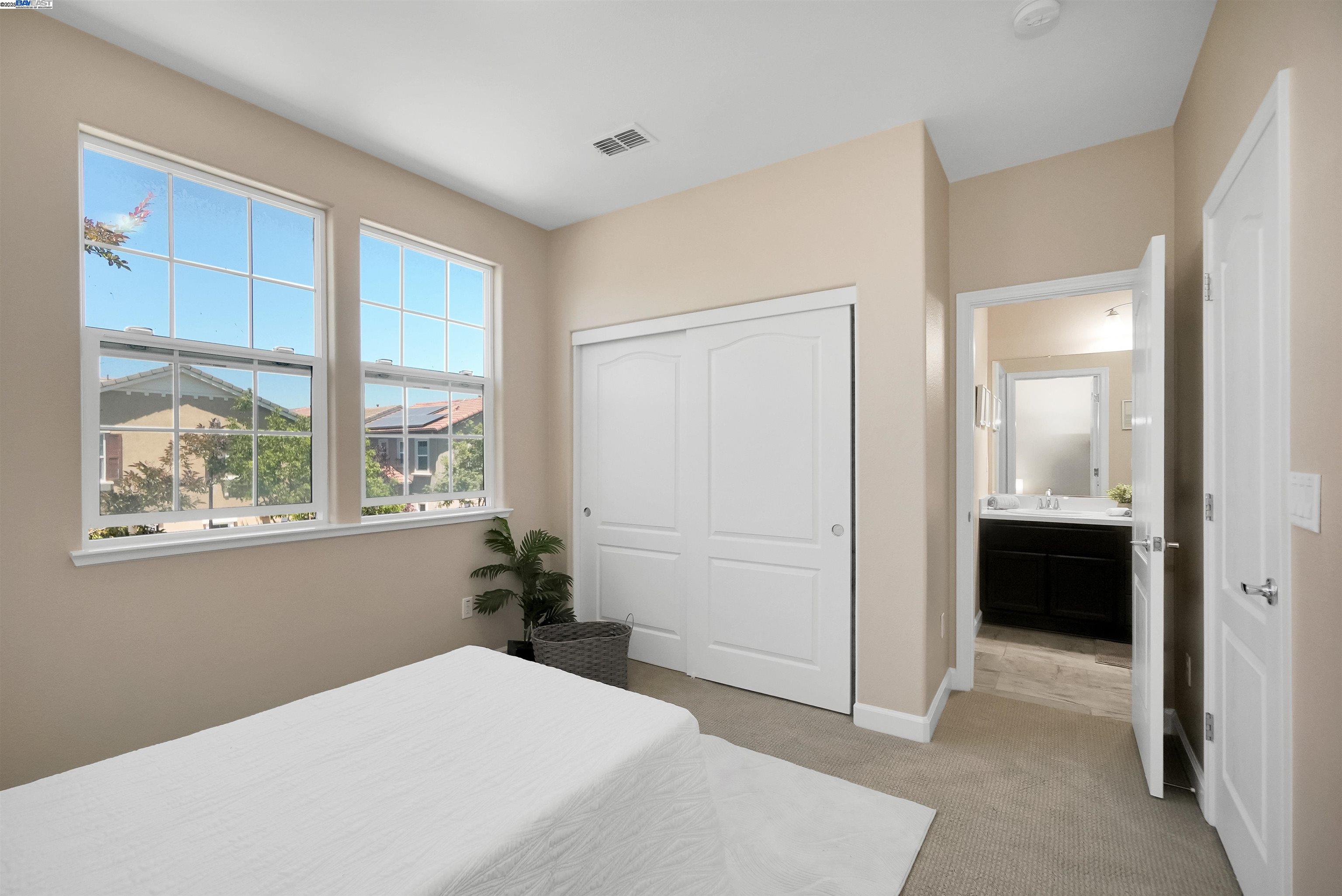 1572 Glenn St, Hayward, California 94545, 4 Bedrooms Bedrooms, 6 Rooms Rooms,3 BathroomsBathrooms,Residential,For Sale,1572 Glenn St,41102077