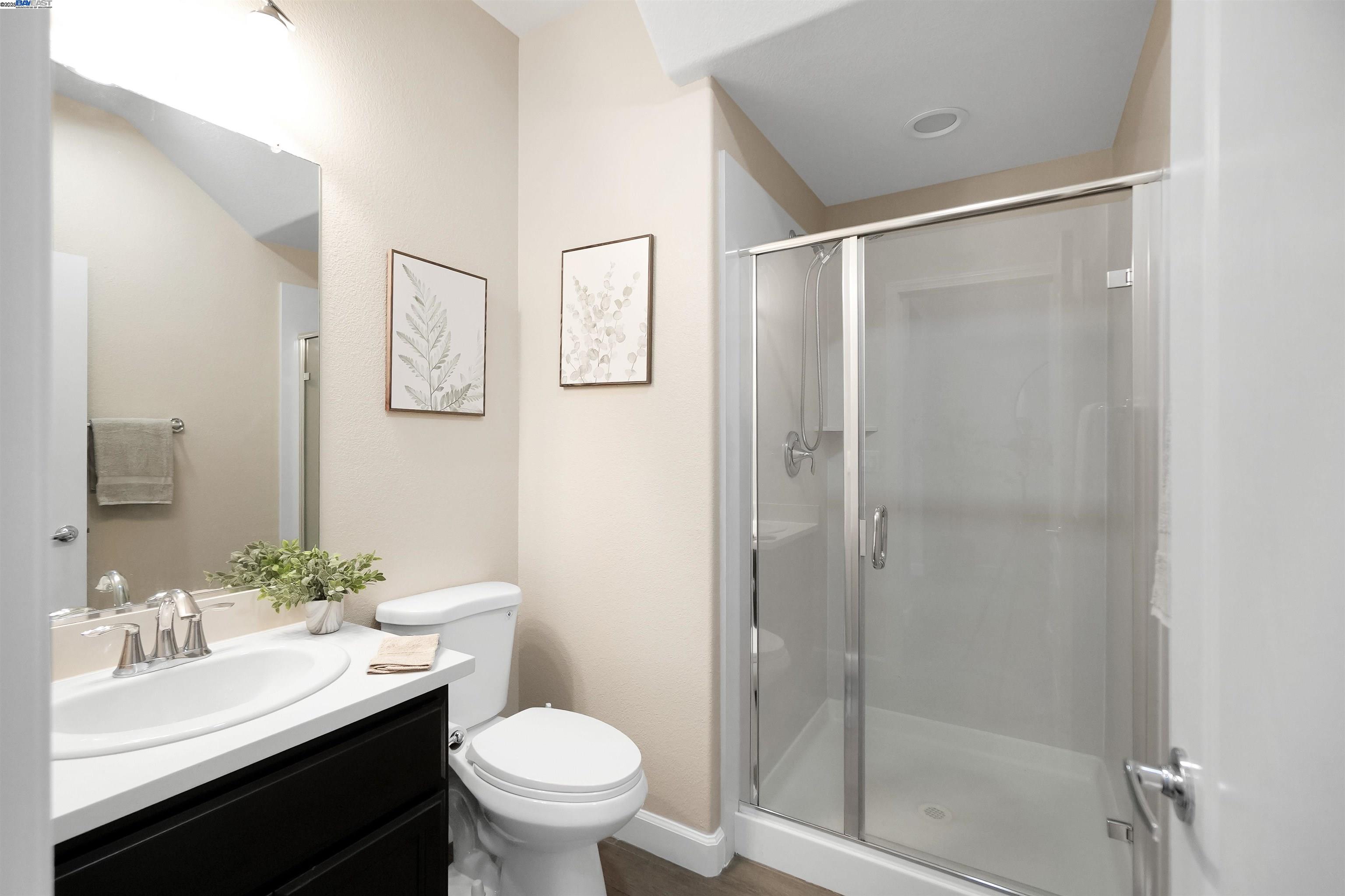 1572 Glenn St, Hayward, California 94545, 4 Bedrooms Bedrooms, 6 Rooms Rooms,3 BathroomsBathrooms,Residential,For Sale,1572 Glenn St,41102077