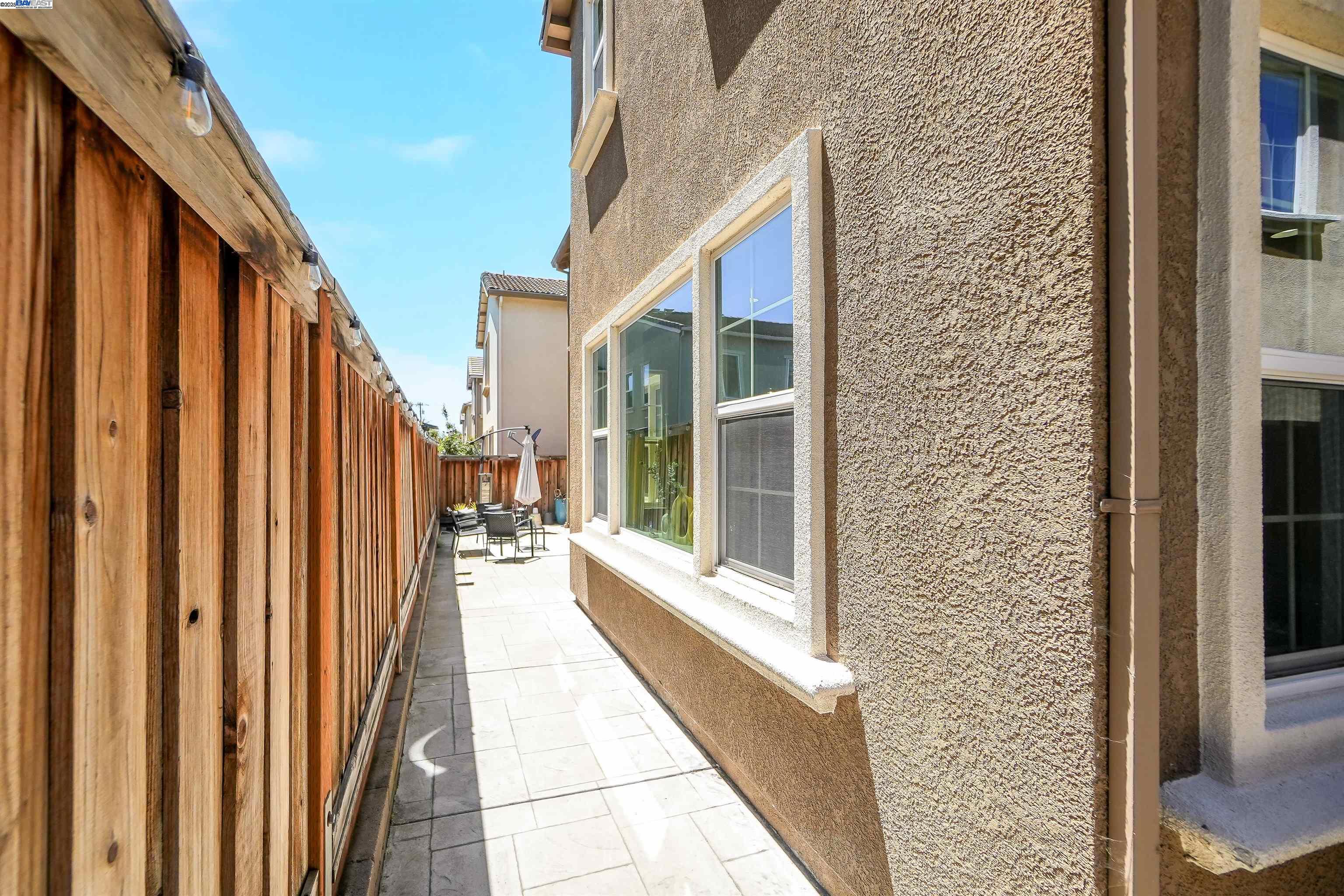 1572 Glenn St, Hayward, California 94545, 4 Bedrooms Bedrooms, 6 Rooms Rooms,3 BathroomsBathrooms,Residential,For Sale,1572 Glenn St,41102077