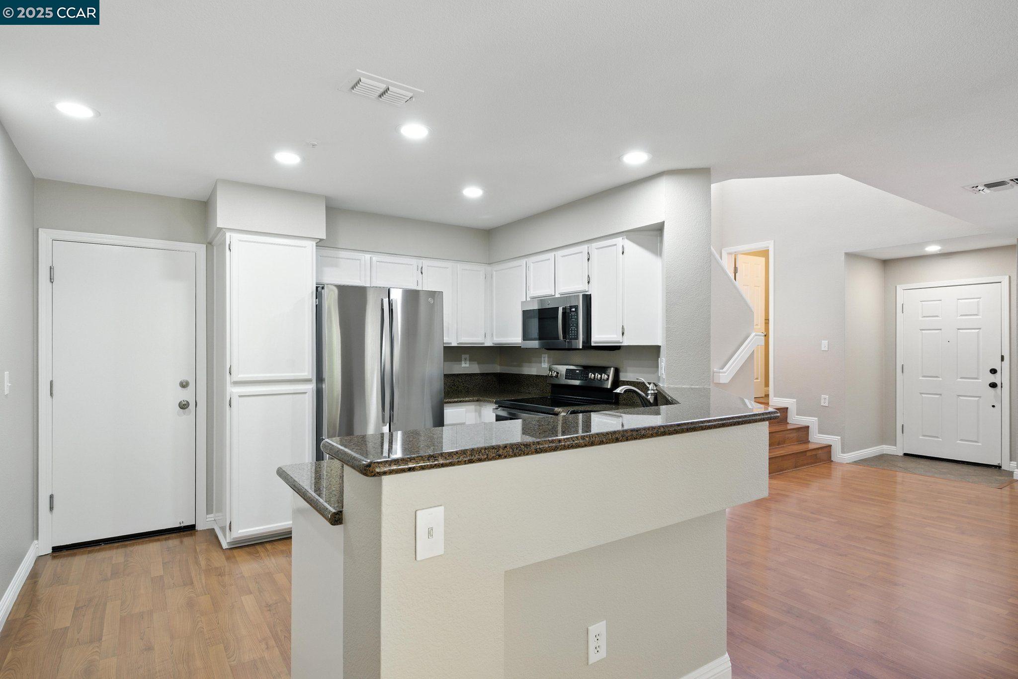 Photo #12: 41102080 Listing: Photo #12