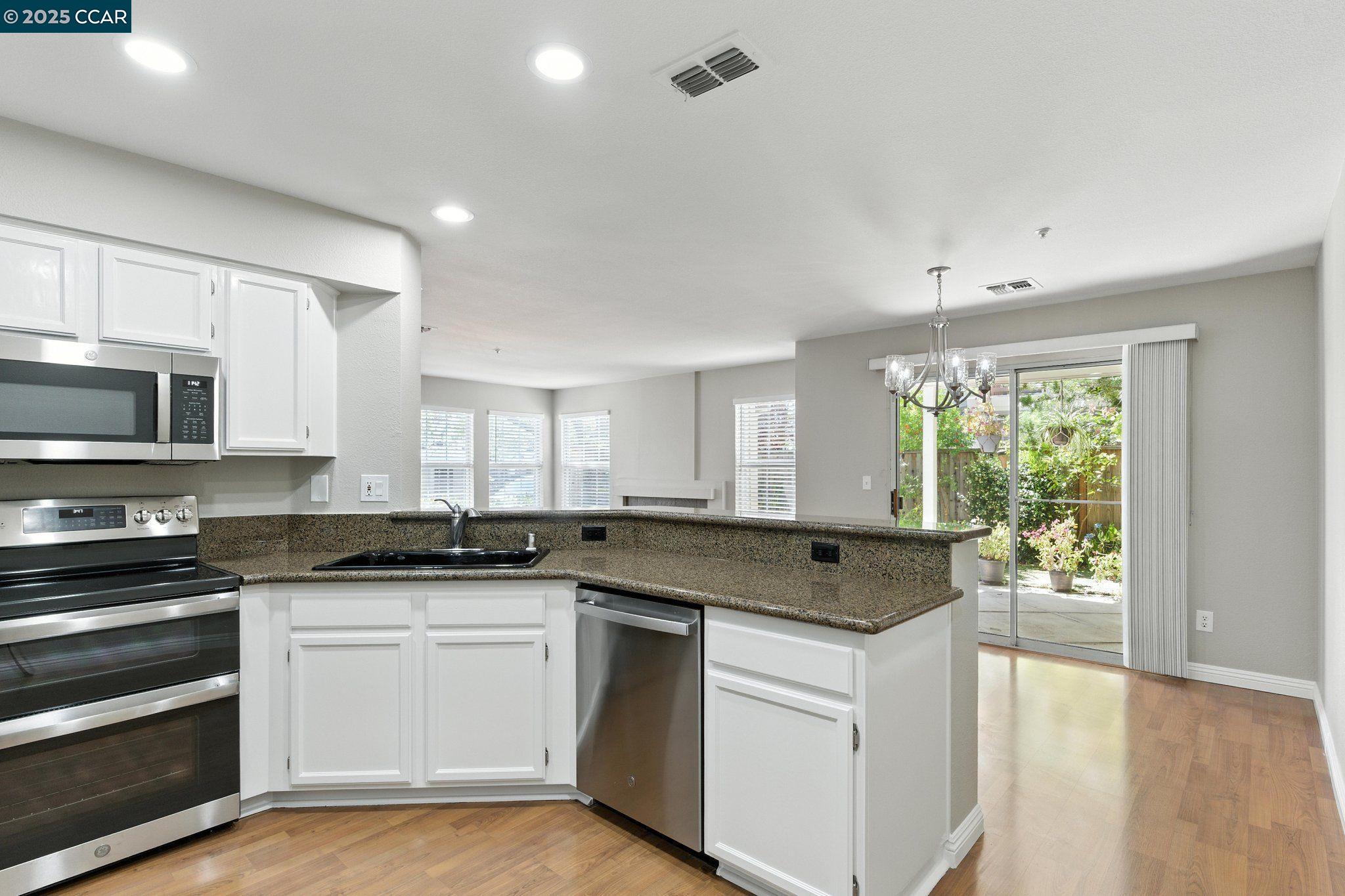 Photo #16: 41102080 Listing: Photo #16