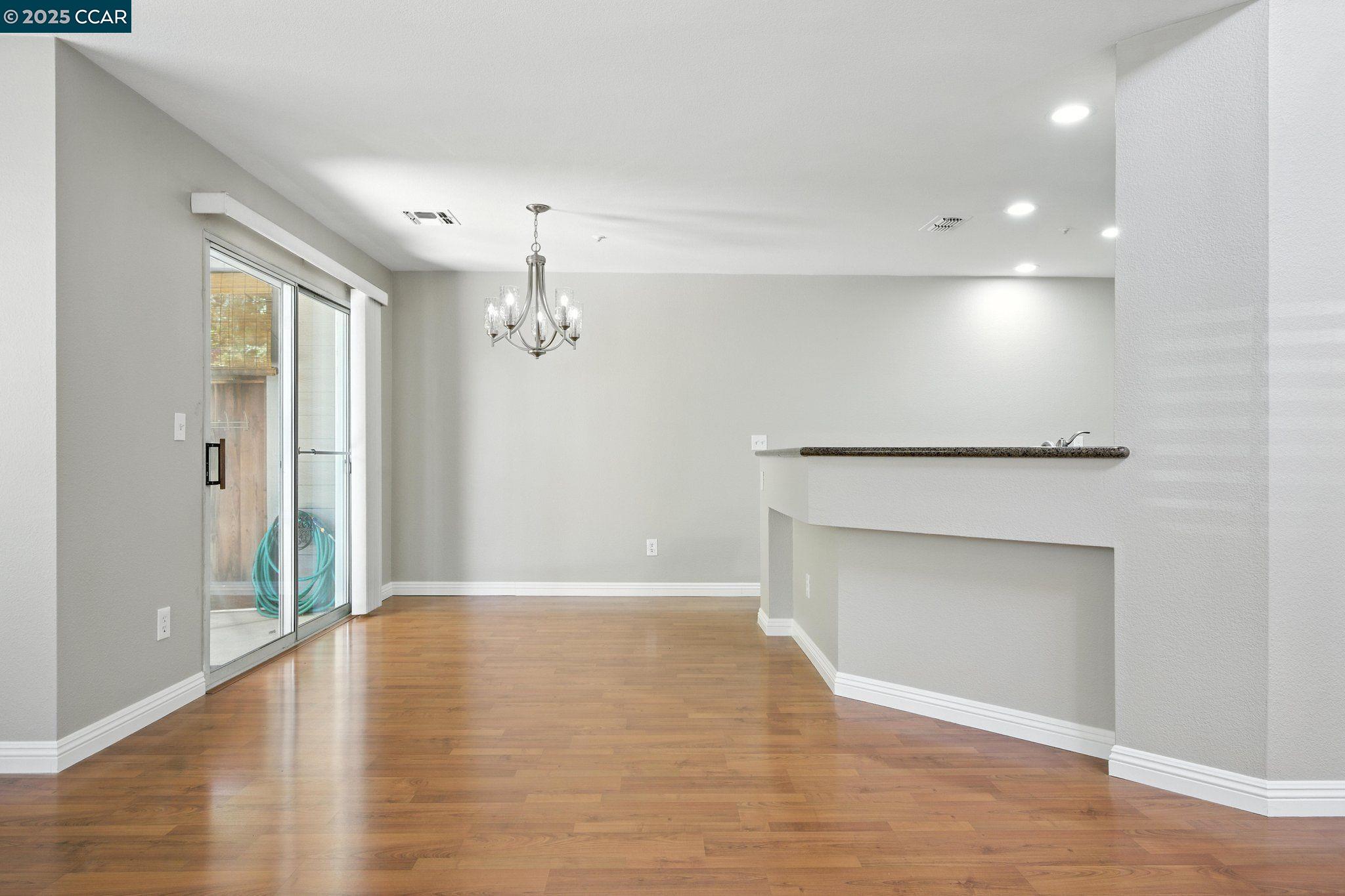 Photo #9: 41102080 Listing: Photo #9