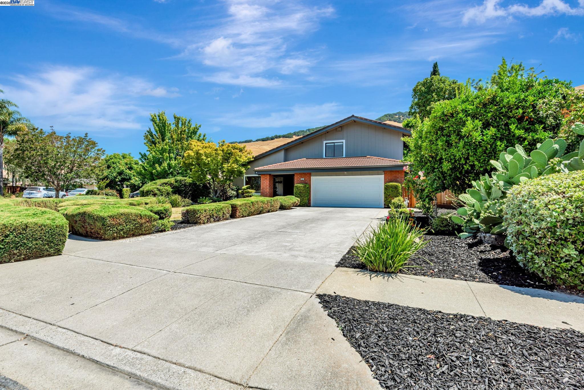Detail Gallery Image 2 of 53 For 462 Lowell Pl, Fremont,  CA 94536 - 4 Beds | 3 Baths