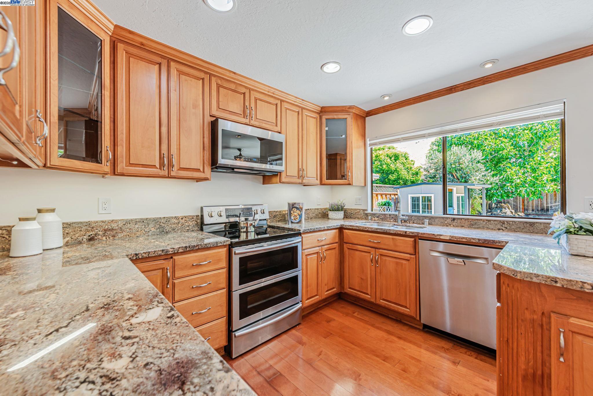 Detail Gallery Image 9 of 53 For 462 Lowell Pl, Fremont,  CA 94536 - 4 Beds | 3 Baths