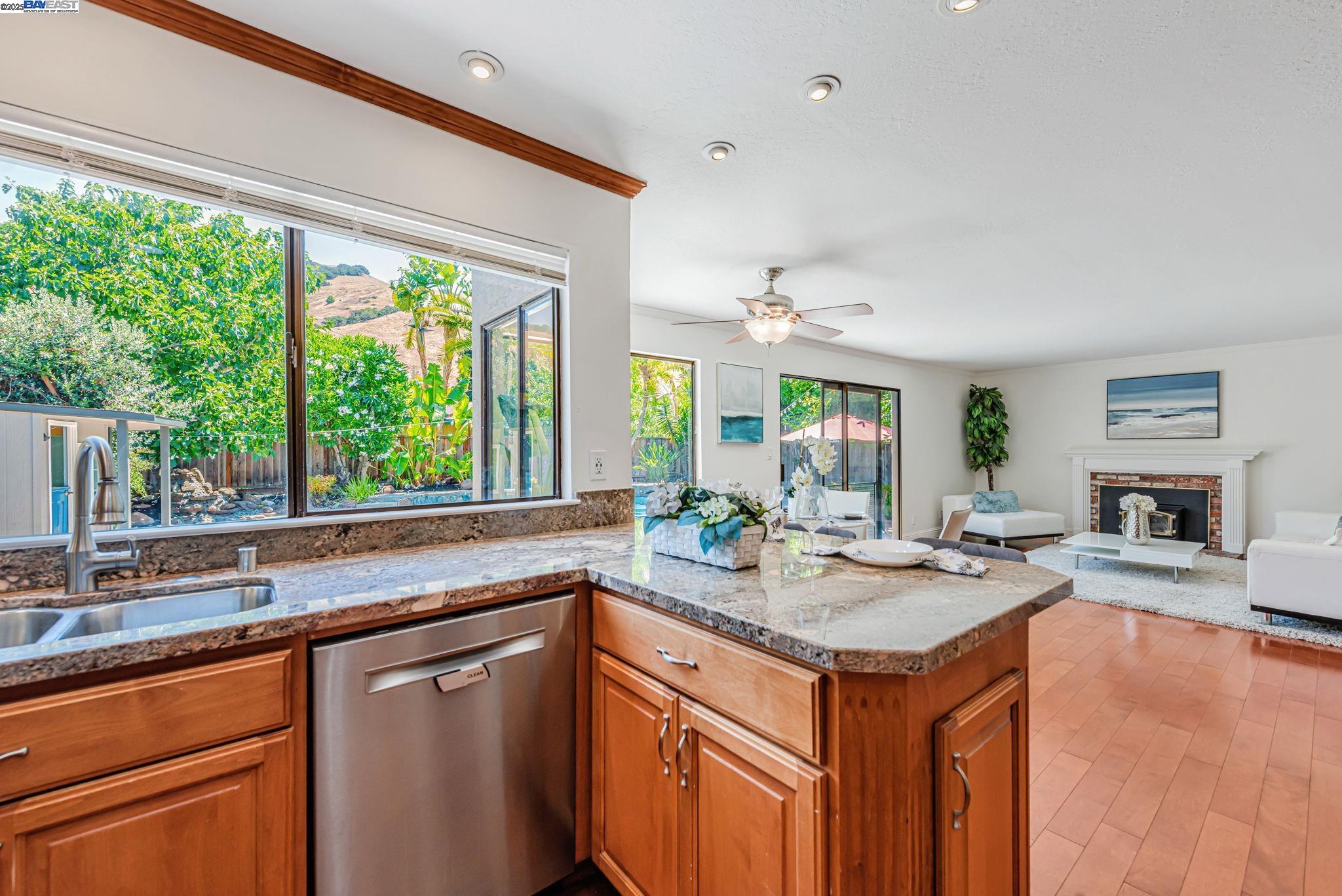Detail Gallery Image 10 of 53 For 462 Lowell Pl, Fremont,  CA 94536 - 4 Beds | 3 Baths