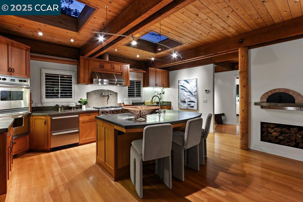 Detail Gallery Image 14 of 59 For 39 El Toyonal, Orinda,  CA 94563 - 5 Beds | 4 Baths