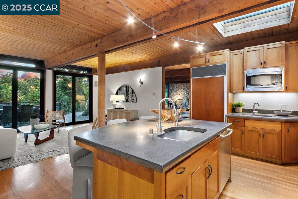 Detail Gallery Image 16 of 59 For 39 El Toyonal, Orinda,  CA 94563 - 5 Beds | 4 Baths