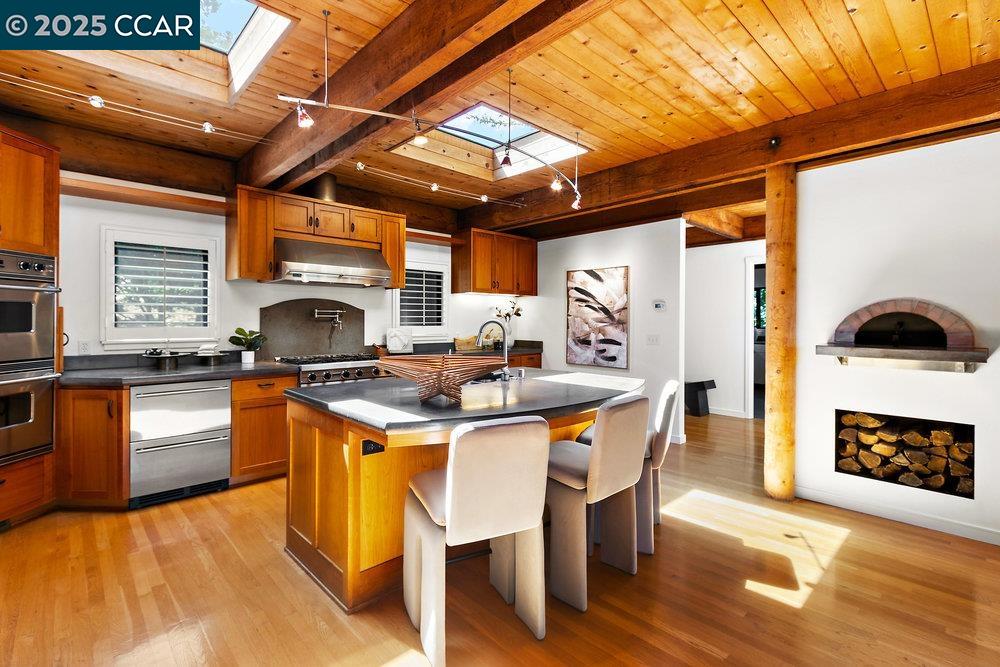 Detail Gallery Image 17 of 59 For 39 El Toyonal, Orinda,  CA 94563 - 5 Beds | 4 Baths