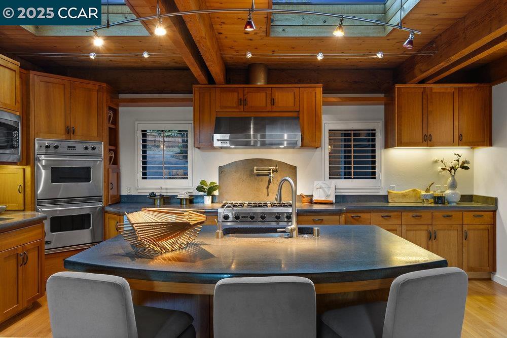 Detail Gallery Image 19 of 59 For 39 El Toyonal, Orinda,  CA 94563 - 5 Beds | 4 Baths