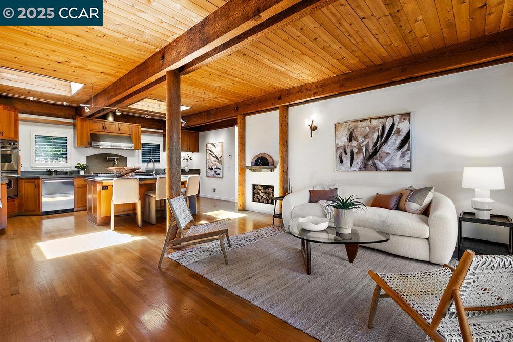 Detail Gallery Image 24 of 59 For 39 El Toyonal, Orinda,  CA 94563 - 5 Beds | 4 Baths