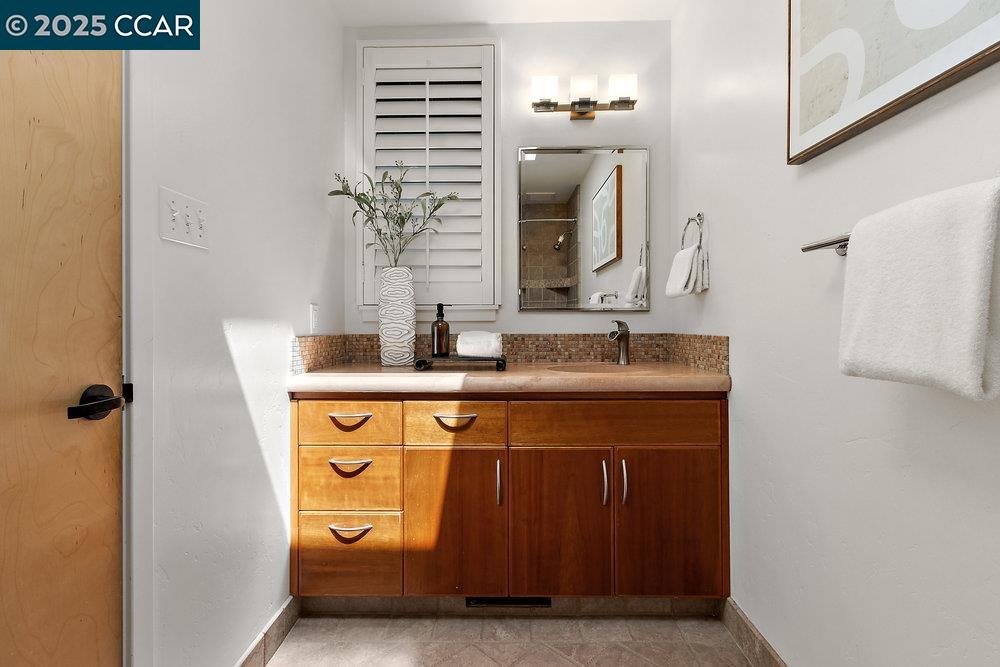 Detail Gallery Image 30 of 59 For 39 El Toyonal, Orinda,  CA 94563 - 5 Beds | 4 Baths