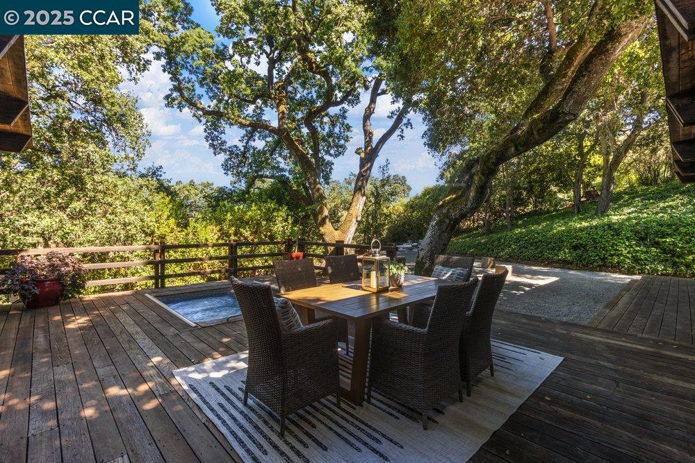 Detail Gallery Image 38 of 59 For 39 El Toyonal, Orinda,  CA 94563 - 5 Beds | 4 Baths
