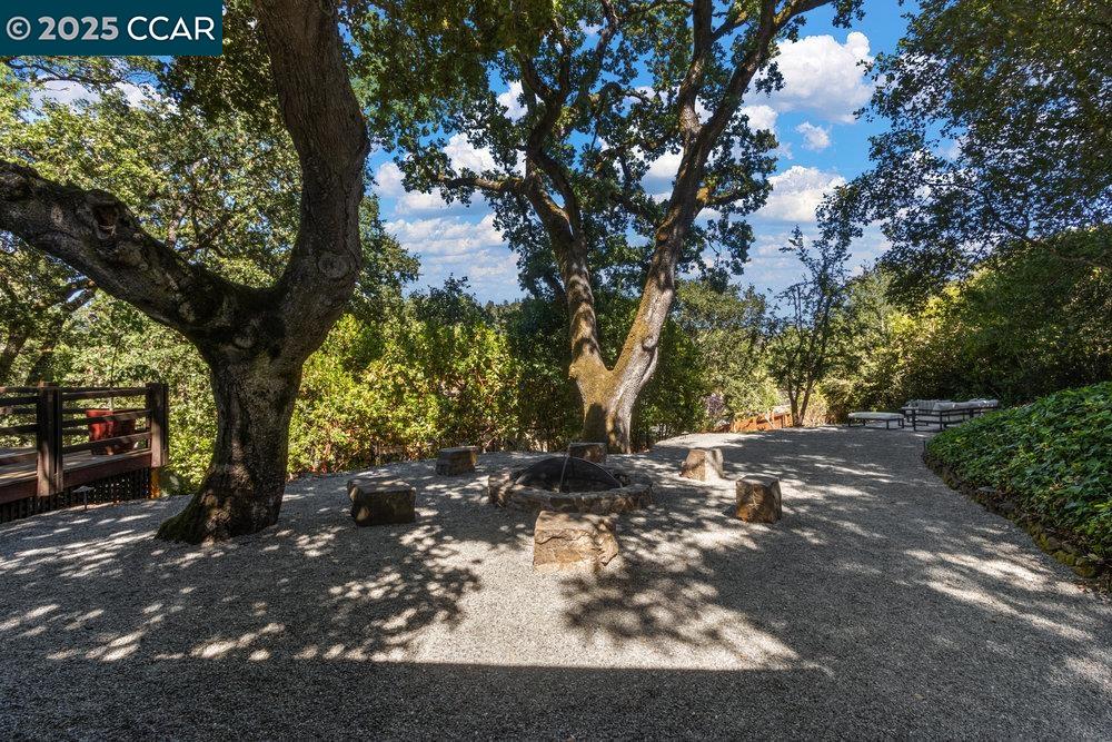 Detail Gallery Image 39 of 59 For 39 El Toyonal, Orinda,  CA 94563 - 5 Beds | 4 Baths