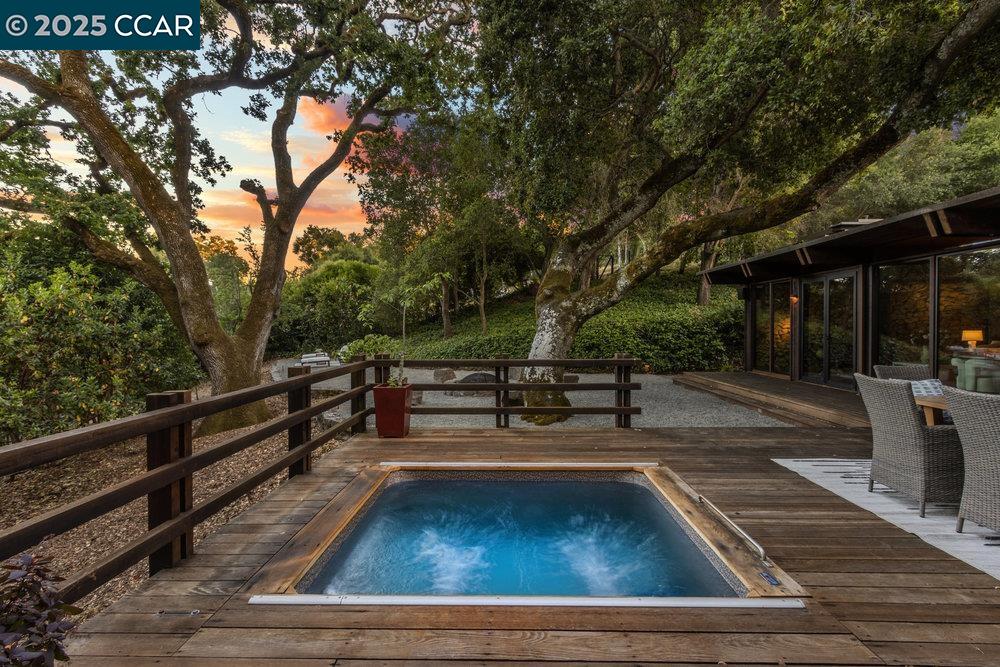 Detail Gallery Image 42 of 59 For 39 El Toyonal, Orinda,  CA 94563 - 5 Beds | 4 Baths