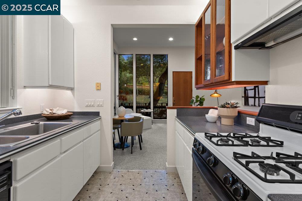 Detail Gallery Image 50 of 59 For 39 El Toyonal, Orinda,  CA 94563 - 5 Beds | 4 Baths
