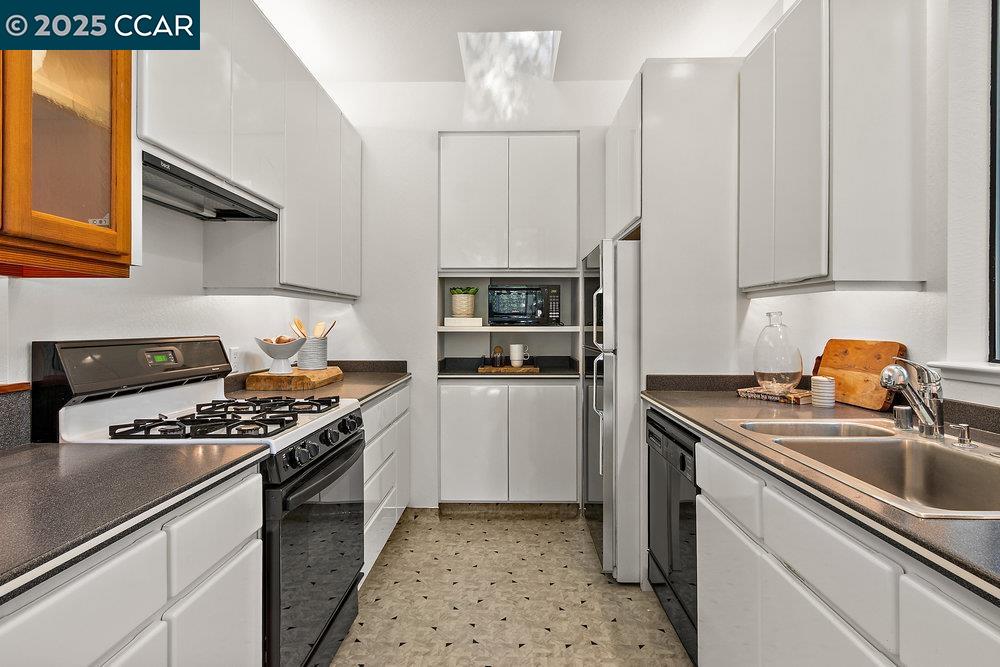 Detail Gallery Image 53 of 59 For 39 El Toyonal, Orinda,  CA 94563 - 5 Beds | 4 Baths