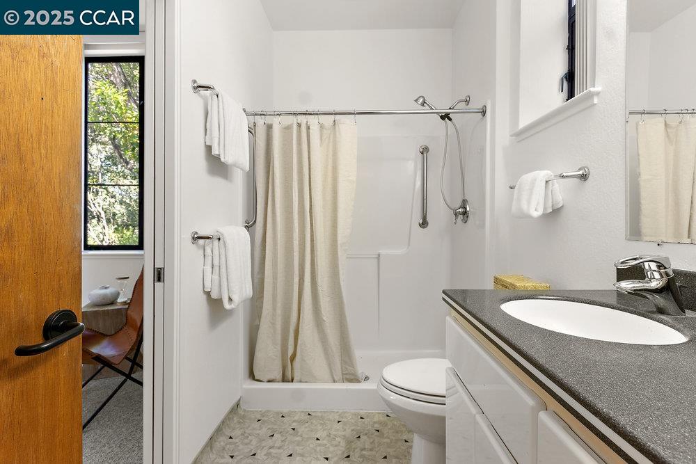 Detail Gallery Image 54 of 59 For 39 El Toyonal, Orinda,  CA 94563 - 5 Beds | 4 Baths