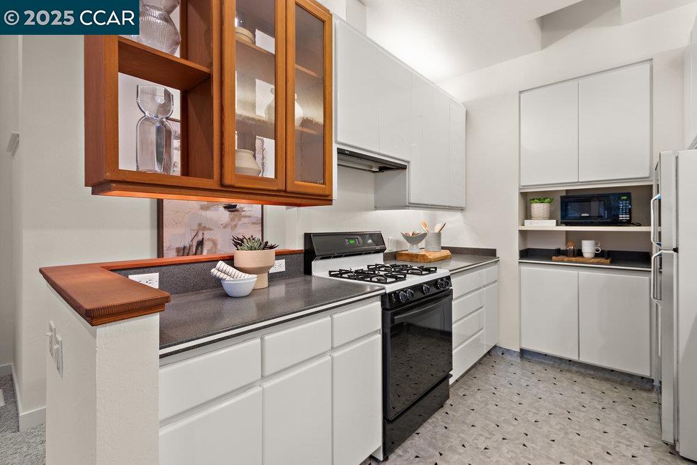 Detail Gallery Image 55 of 59 For 39 El Toyonal, Orinda,  CA 94563 - 5 Beds | 4 Baths