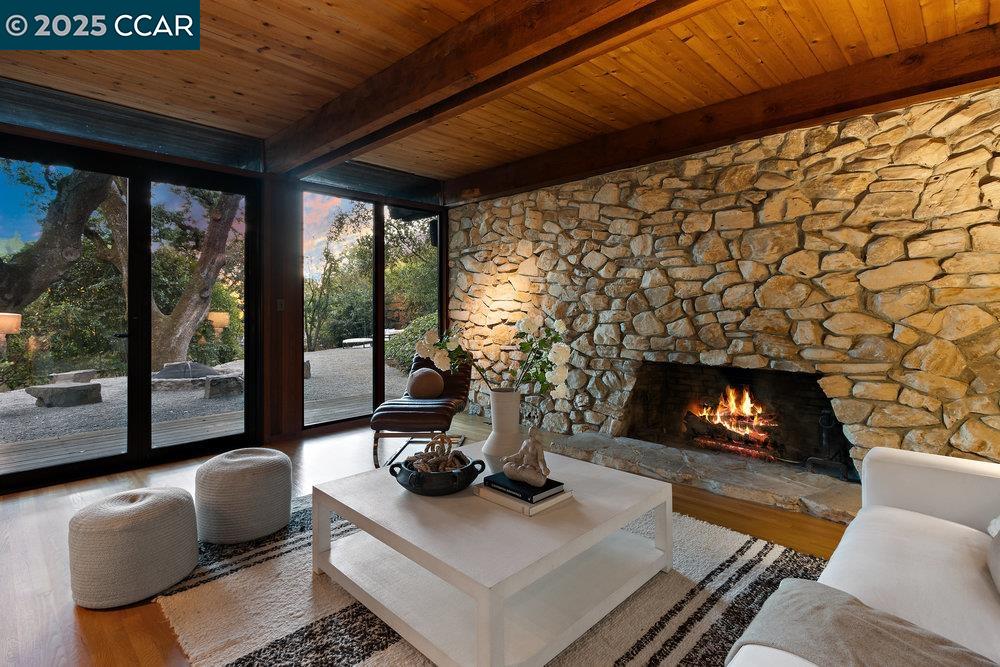 Detail Gallery Image 10 of 59 For 39 El Toyonal, Orinda,  CA 94563 - 5 Beds | 4 Baths
