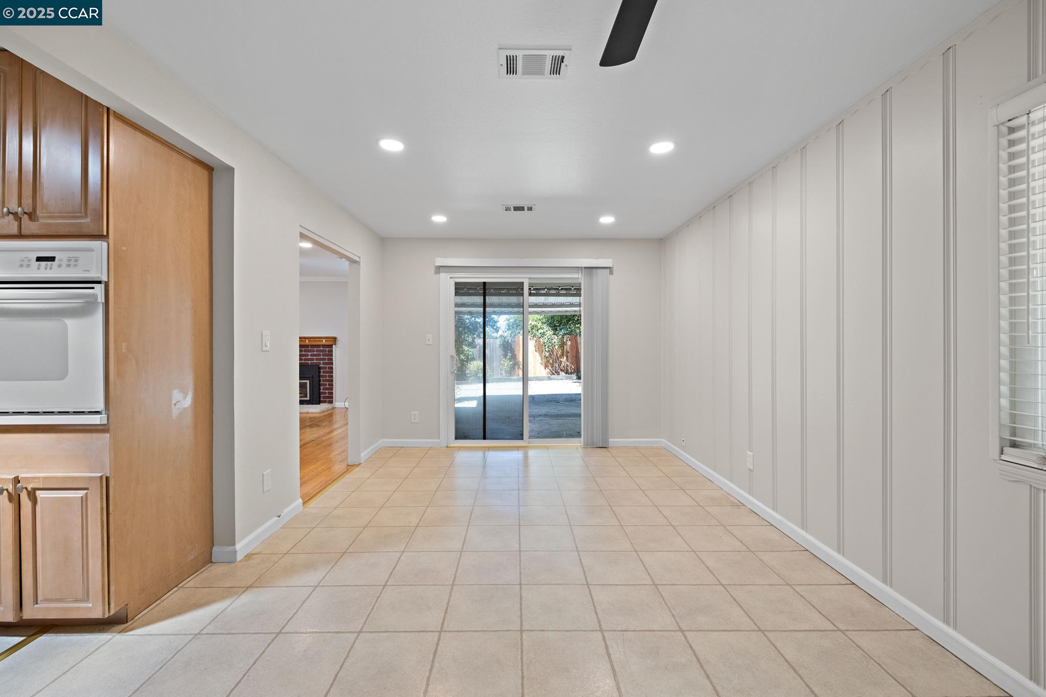 Detail Gallery Image 11 of 42 For 4816 Meadowbrook Dr, Richmond,  CA 94803 - 4 Beds | 2 Baths