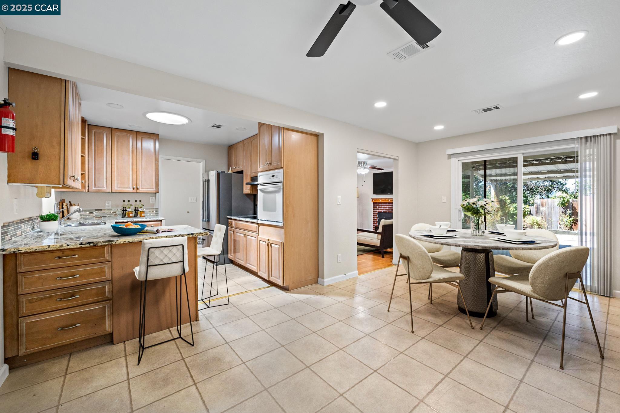 Detail Gallery Image 12 of 42 For 4816 Meadowbrook Dr, Richmond,  CA 94803 - 4 Beds | 2 Baths