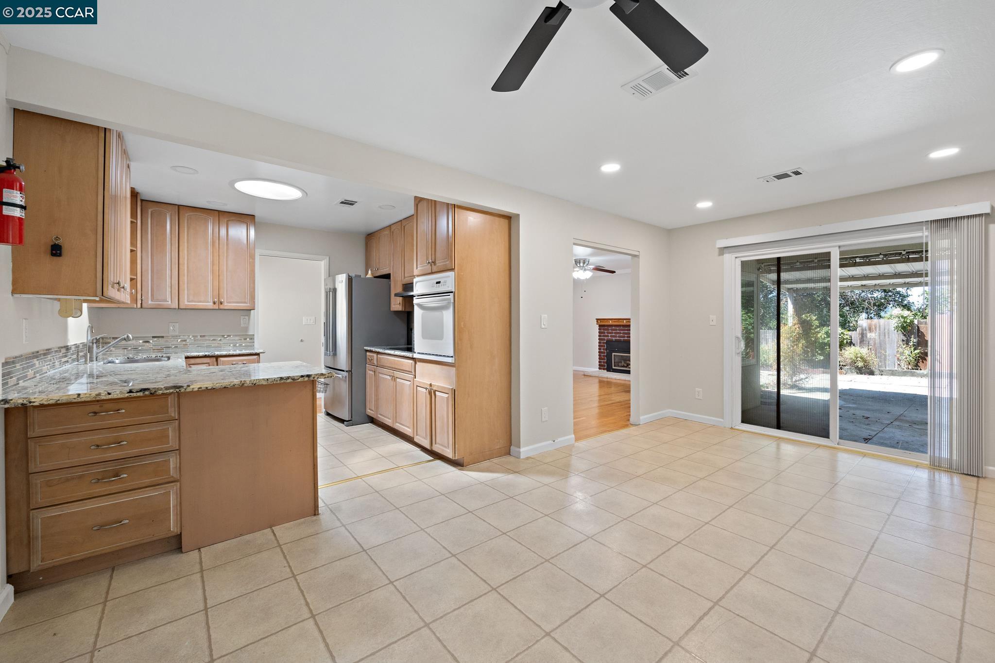 Detail Gallery Image 13 of 42 For 4816 Meadowbrook Dr, Richmond,  CA 94803 - 4 Beds | 2 Baths