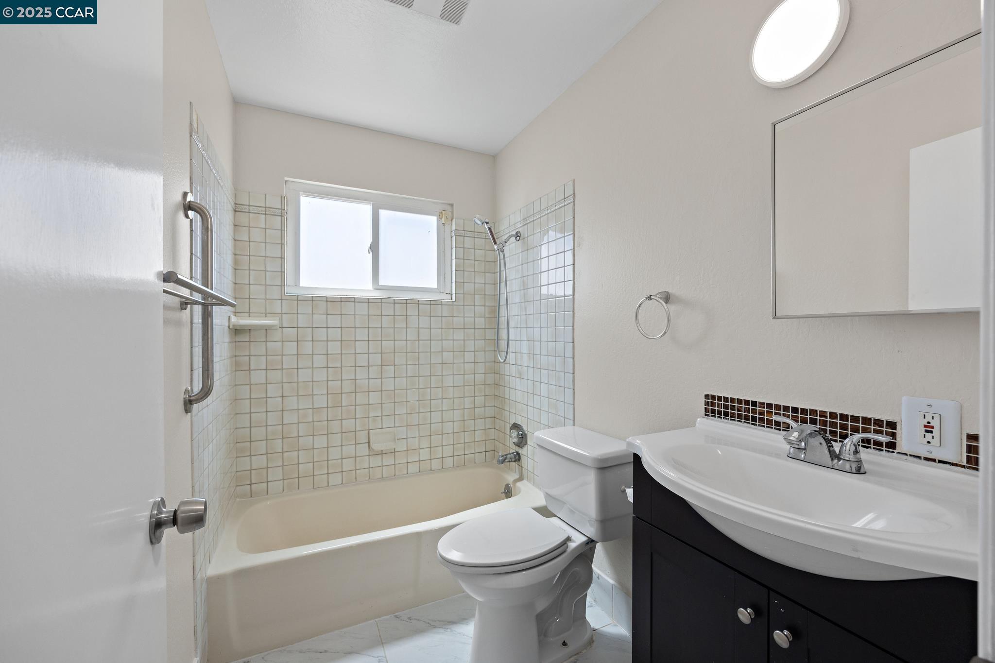 Detail Gallery Image 21 of 42 For 4816 Meadowbrook Dr, Richmond,  CA 94803 - 4 Beds | 2 Baths