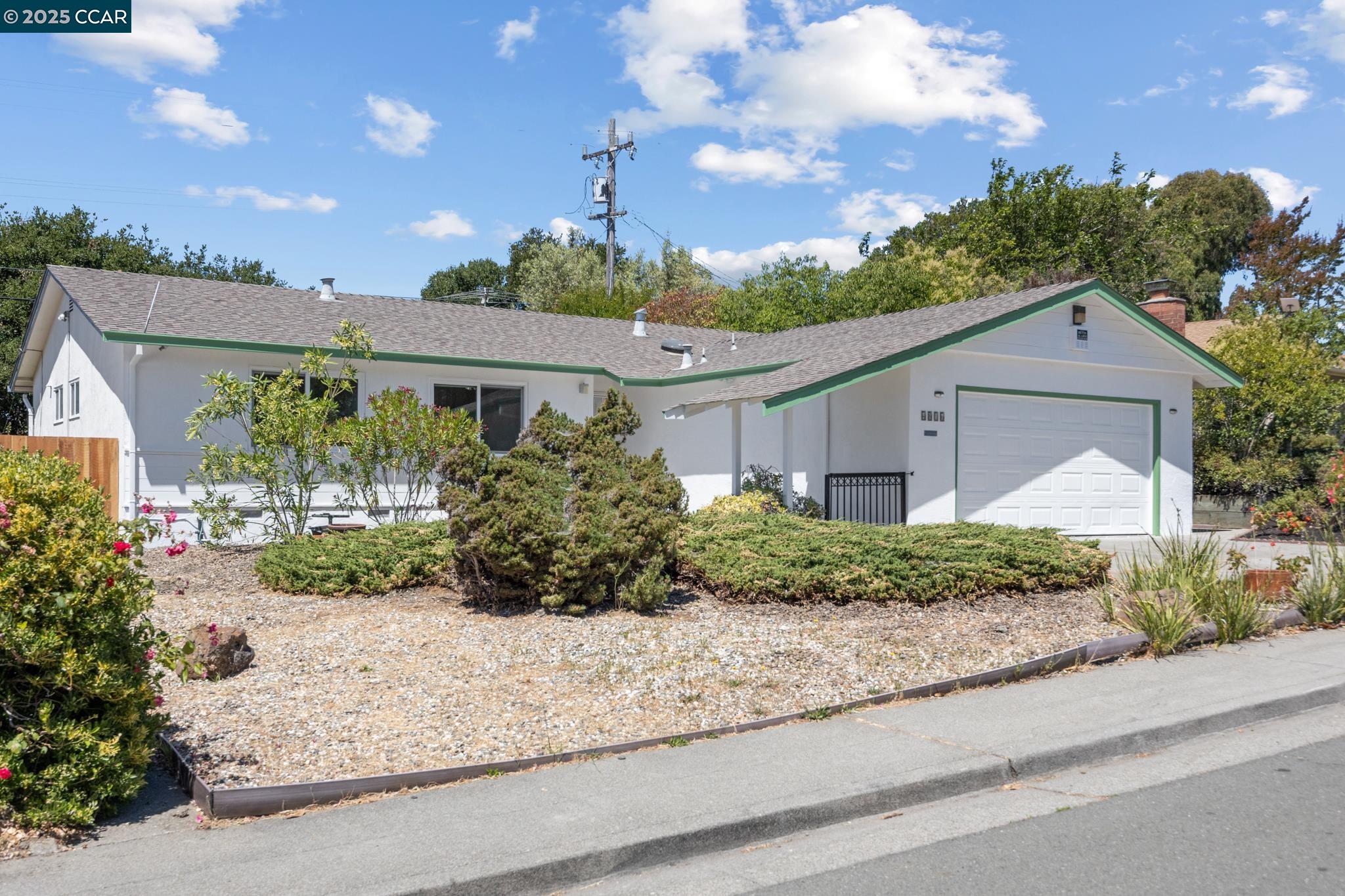 Detail Gallery Image 27 of 42 For 4816 Meadowbrook Dr, Richmond,  CA 94803 - 4 Beds | 2 Baths