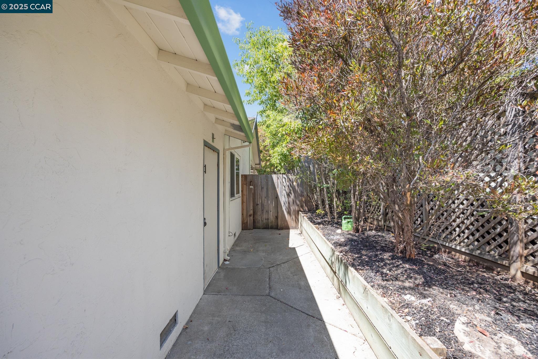 Detail Gallery Image 29 of 42 For 4816 Meadowbrook Dr, Richmond,  CA 94803 - 4 Beds | 2 Baths
