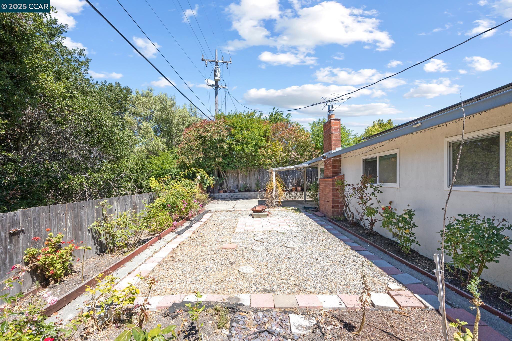 Detail Gallery Image 32 of 42 For 4816 Meadowbrook Dr, Richmond,  CA 94803 - 4 Beds | 2 Baths