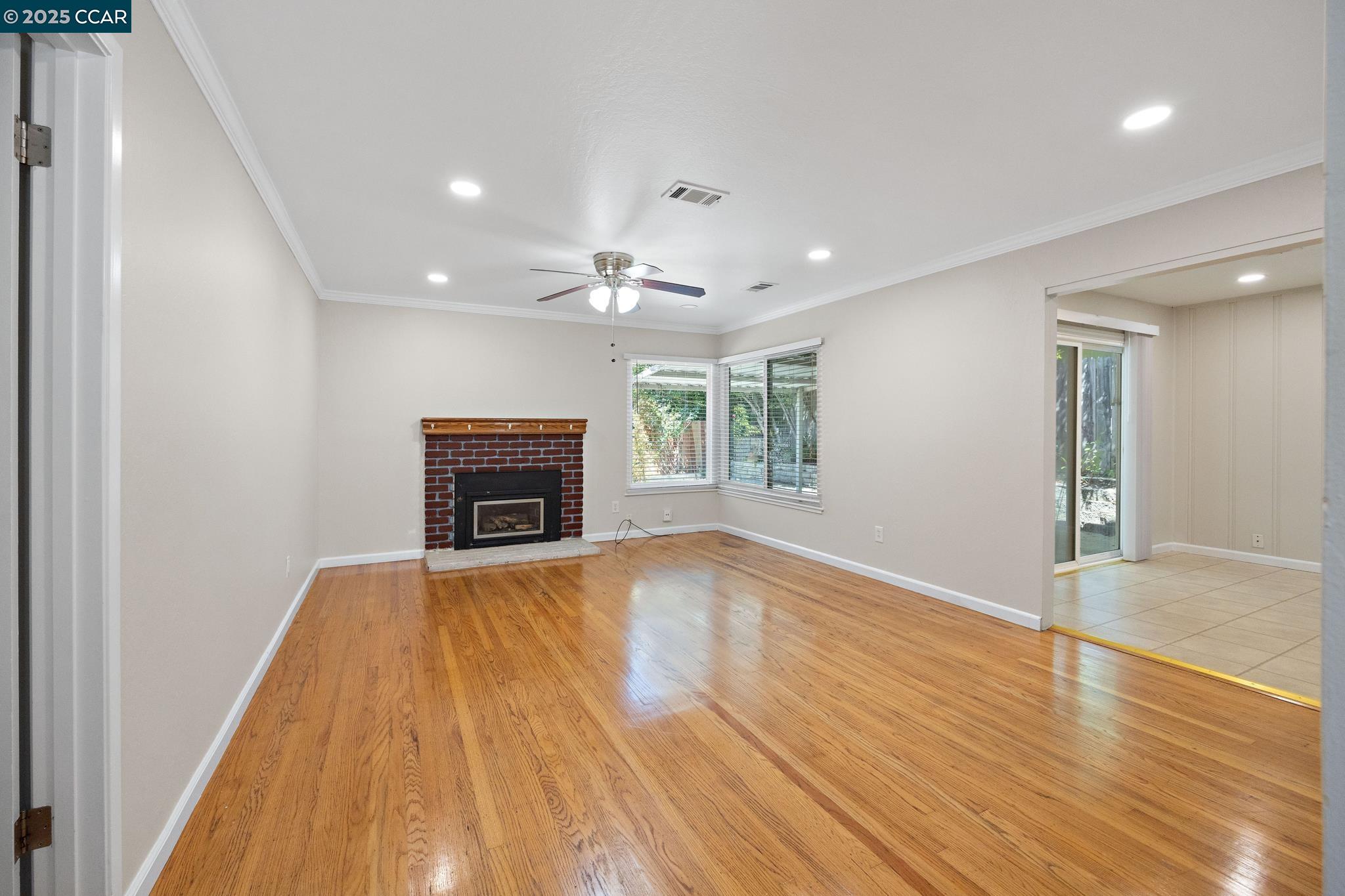 Detail Gallery Image 5 of 42 For 4816 Meadowbrook Dr, Richmond,  CA 94803 - 4 Beds | 2 Baths