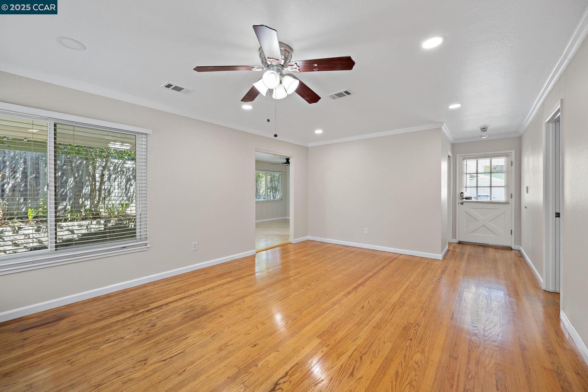 Detail Gallery Image 7 of 42 For 4816 Meadowbrook Dr, Richmond,  CA 94803 - 4 Beds | 2 Baths
