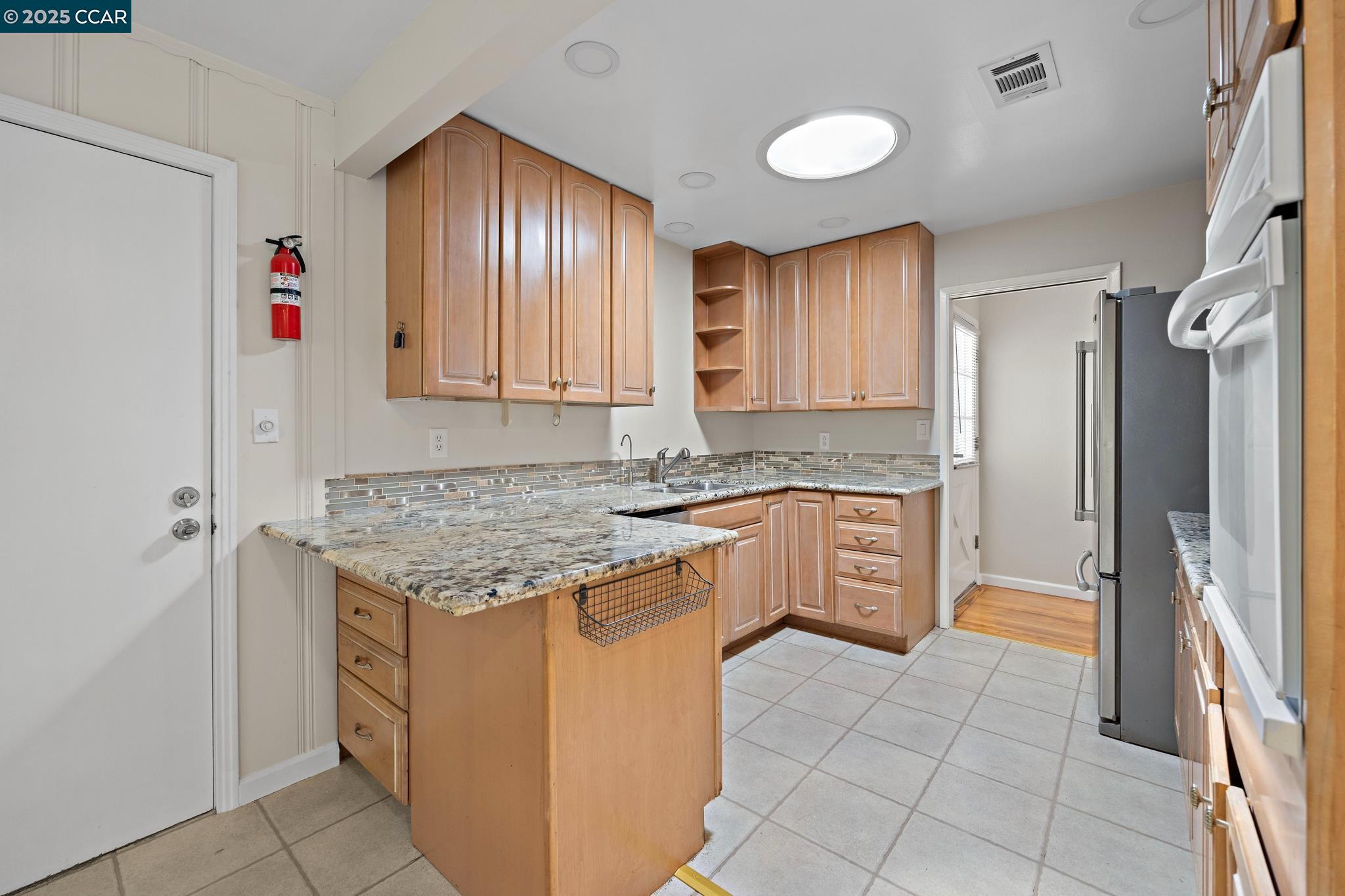 Detail Gallery Image 9 of 42 For 4816 Meadowbrook Dr, Richmond,  CA 94803 - 4 Beds | 2 Baths