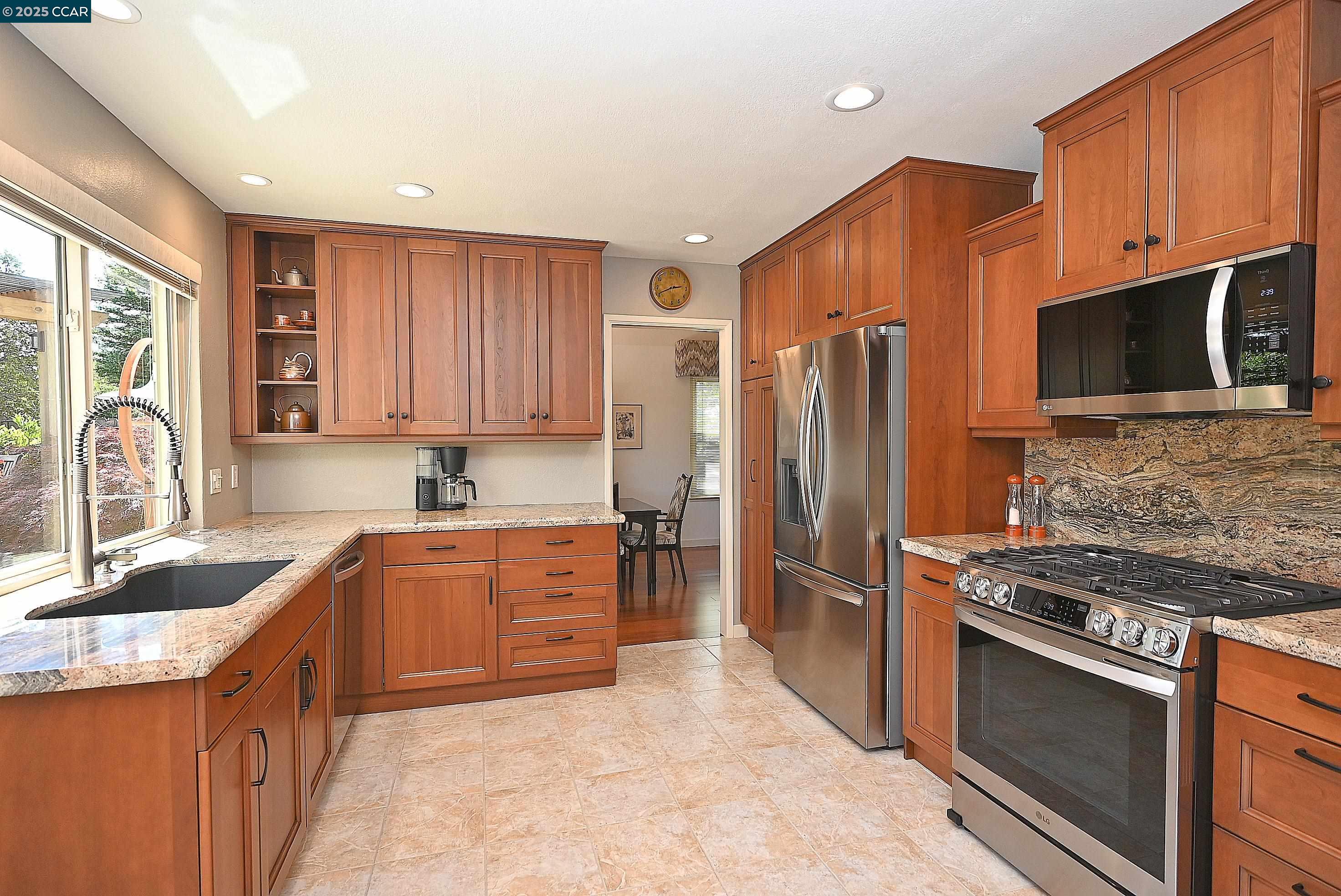 Detail Gallery Image 11 of 55 For 594 Morning Glory Dr, Benicia,  CA 94510 - 4 Beds | 2/1 Baths