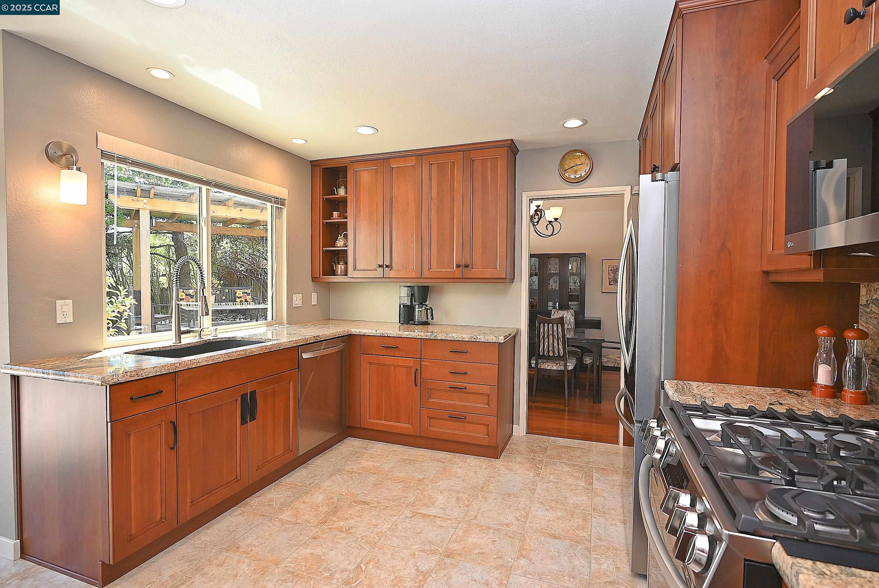 Detail Gallery Image 12 of 55 For 594 Morning Glory Dr, Benicia,  CA 94510 - 4 Beds | 2/1 Baths