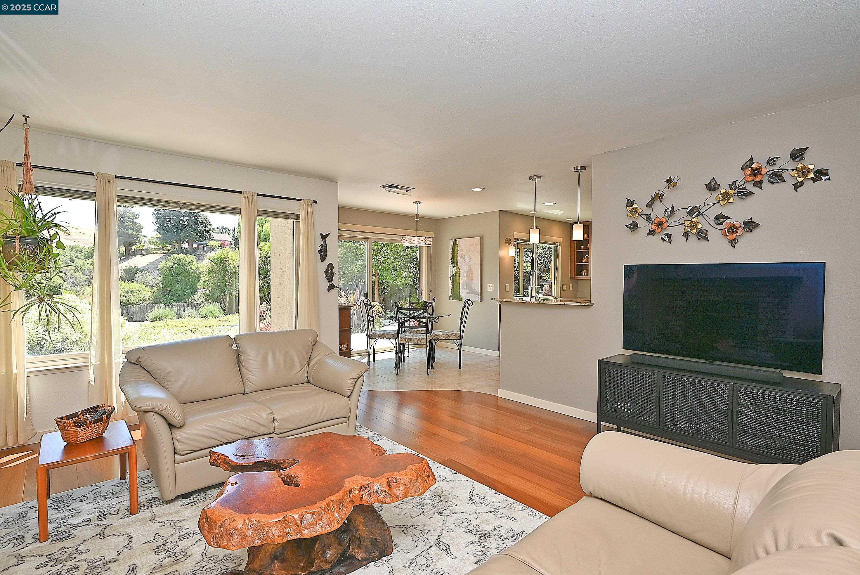 Detail Gallery Image 16 of 55 For 594 Morning Glory Dr, Benicia,  CA 94510 - 4 Beds | 2/1 Baths